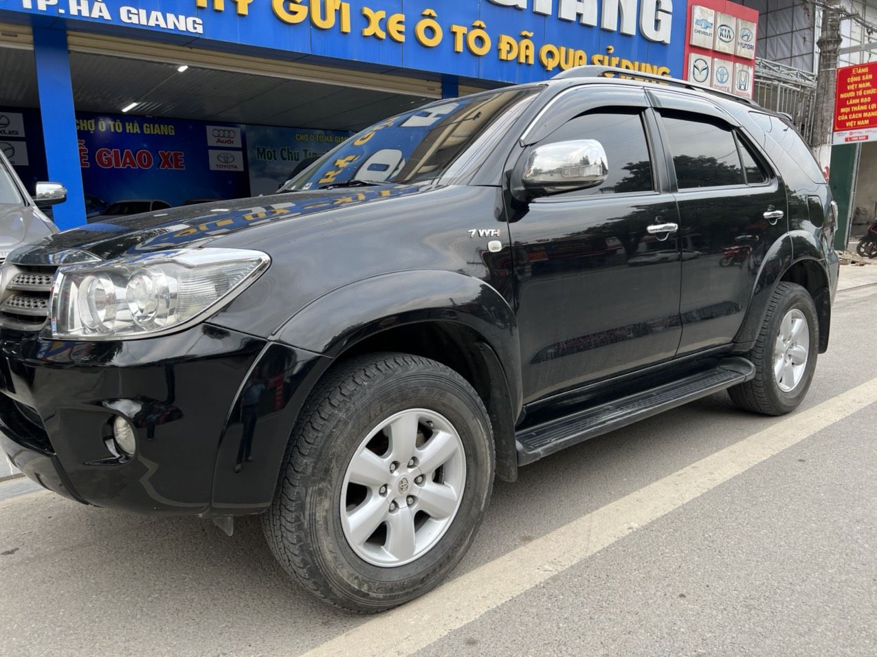 Toyota Fortuner 2009 - Màu đen