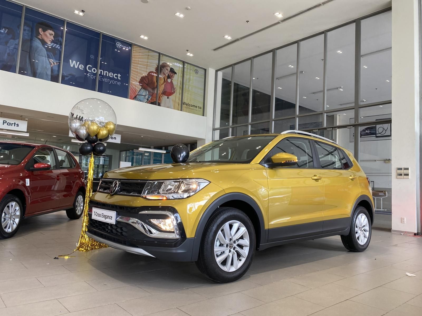 Volkswagen T-Cross 2023 - Màu vàng cá tính trẻ trung, khuyến mãi lên đến 250 triệu - SUV đô thị duy nhất tháng này