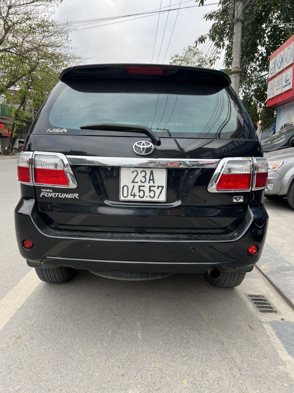 Toyota Fortuner 2009 - Màu đen