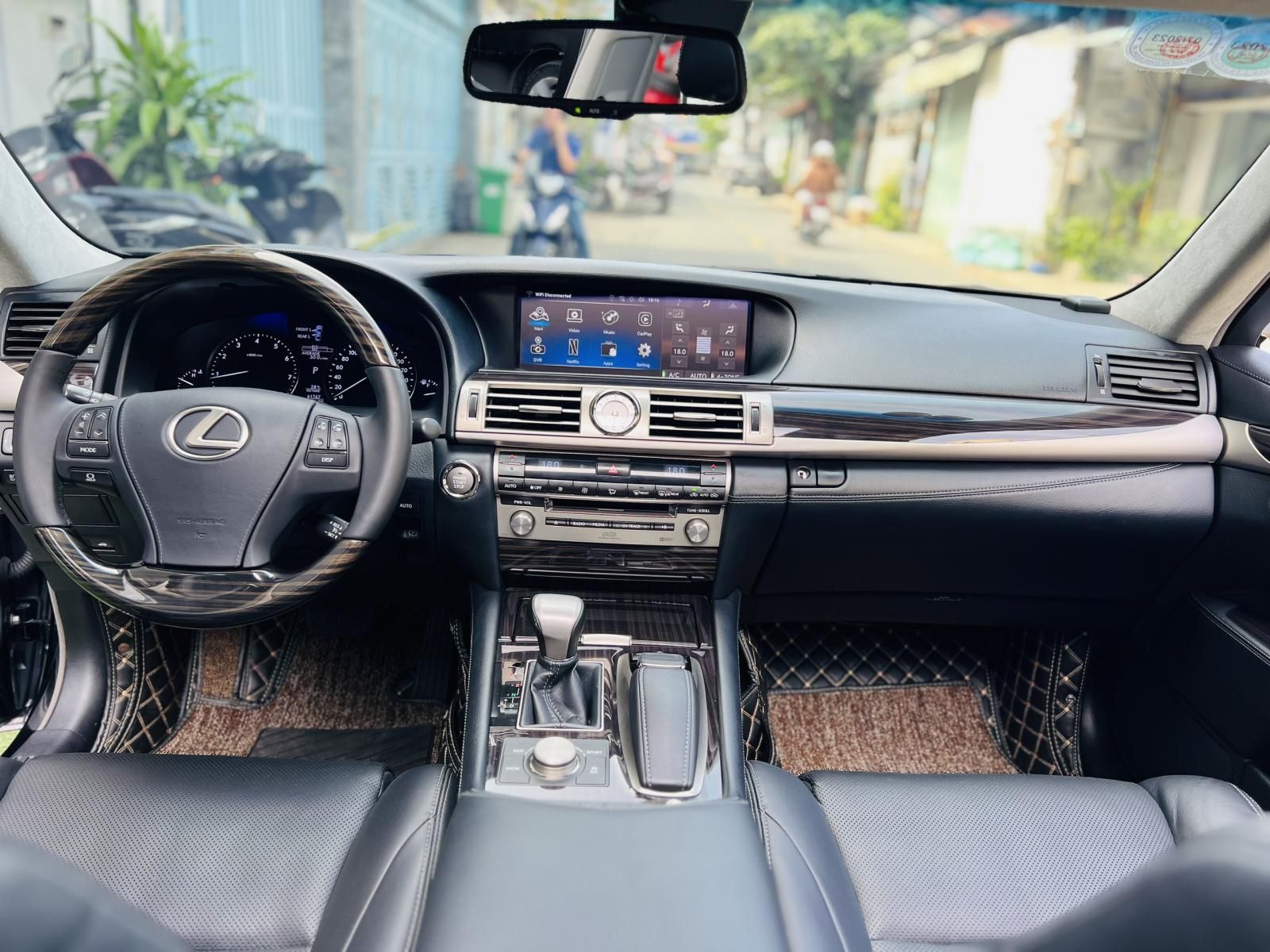 Lexus LS 460 2015 - Màu đen nội thất đen