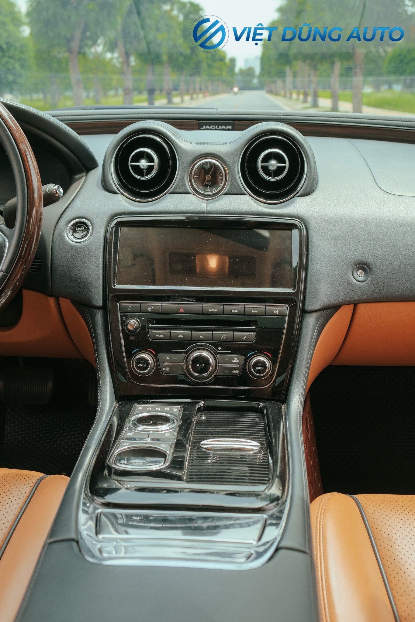 Jaguar XJ 2015 - Bao check hãng toàn quốc.