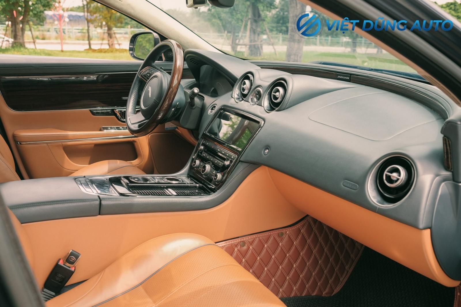 Jaguar XJ 2015 - Bao check hãng toàn quốc.