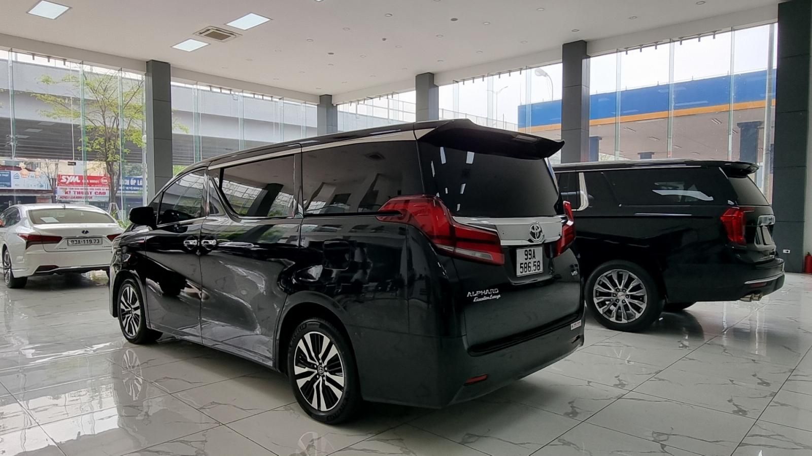 Toyota Alphard 2018 - Màu đen, tên cá nhân