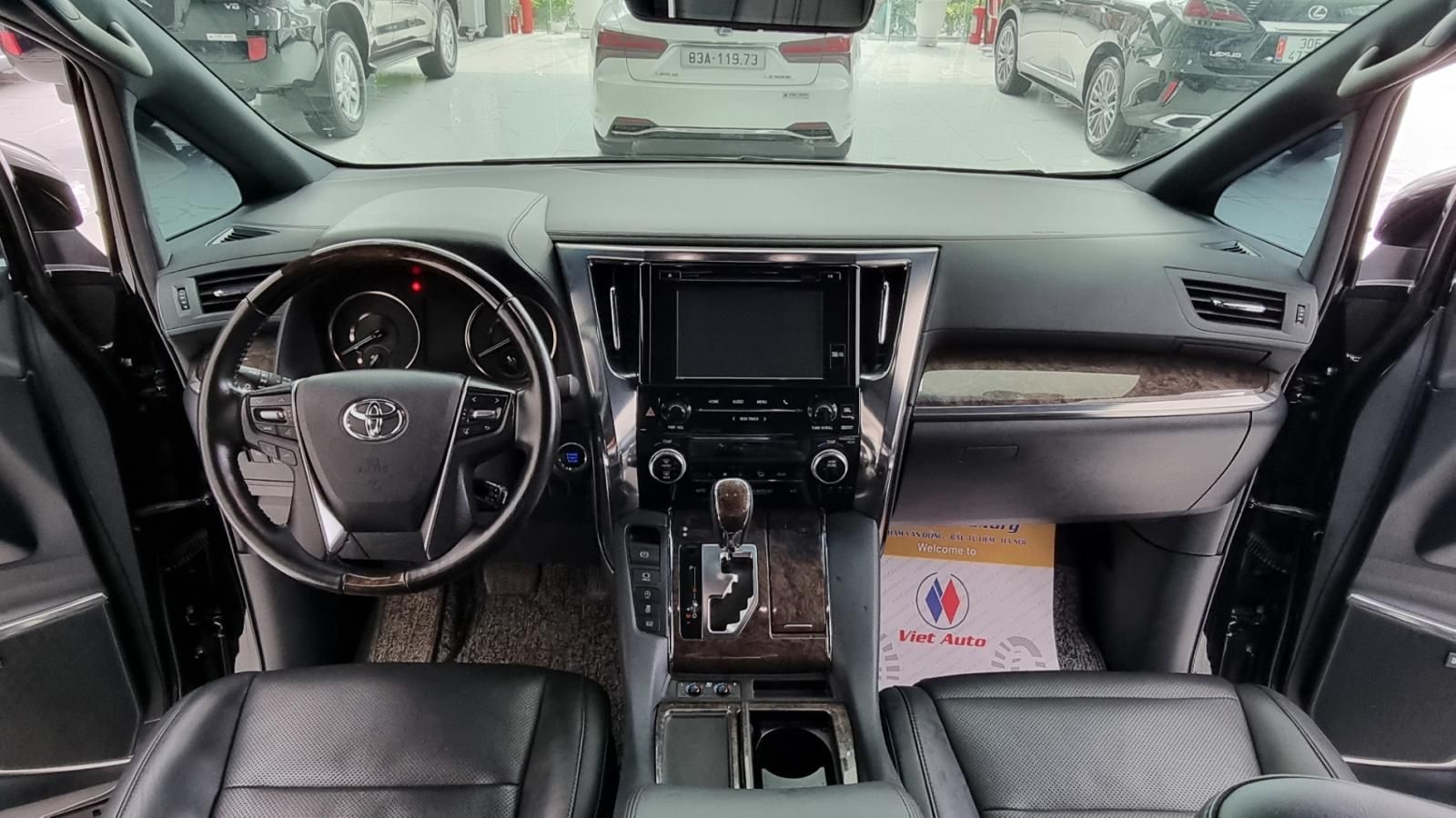 Toyota Alphard 2018 - Màu đen, tên cá nhân