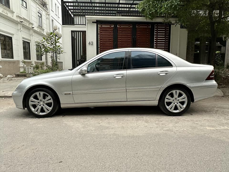 Mercedes-Benz C 240 2004 - Màu bạc chính chủ giá hữu nghị