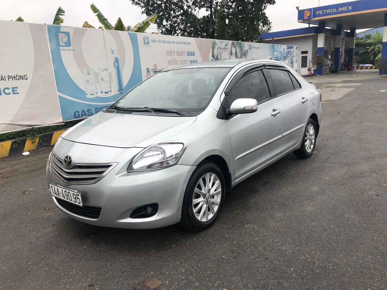 Toyota Vios 2011 - Xe màu bạc