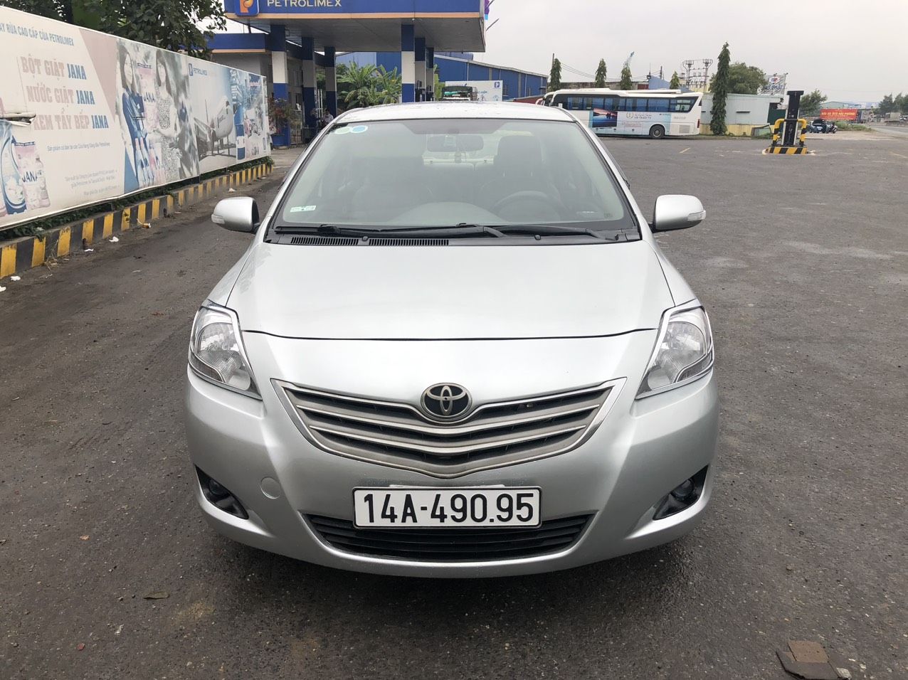 Toyota Vios 2011 - Xe màu bạc