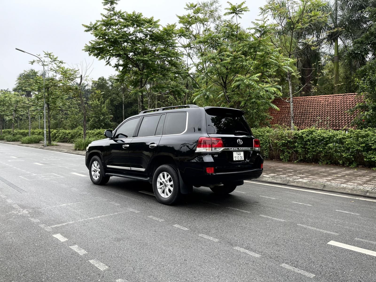 Toyota Land Cruiser 2011 - Màu đen