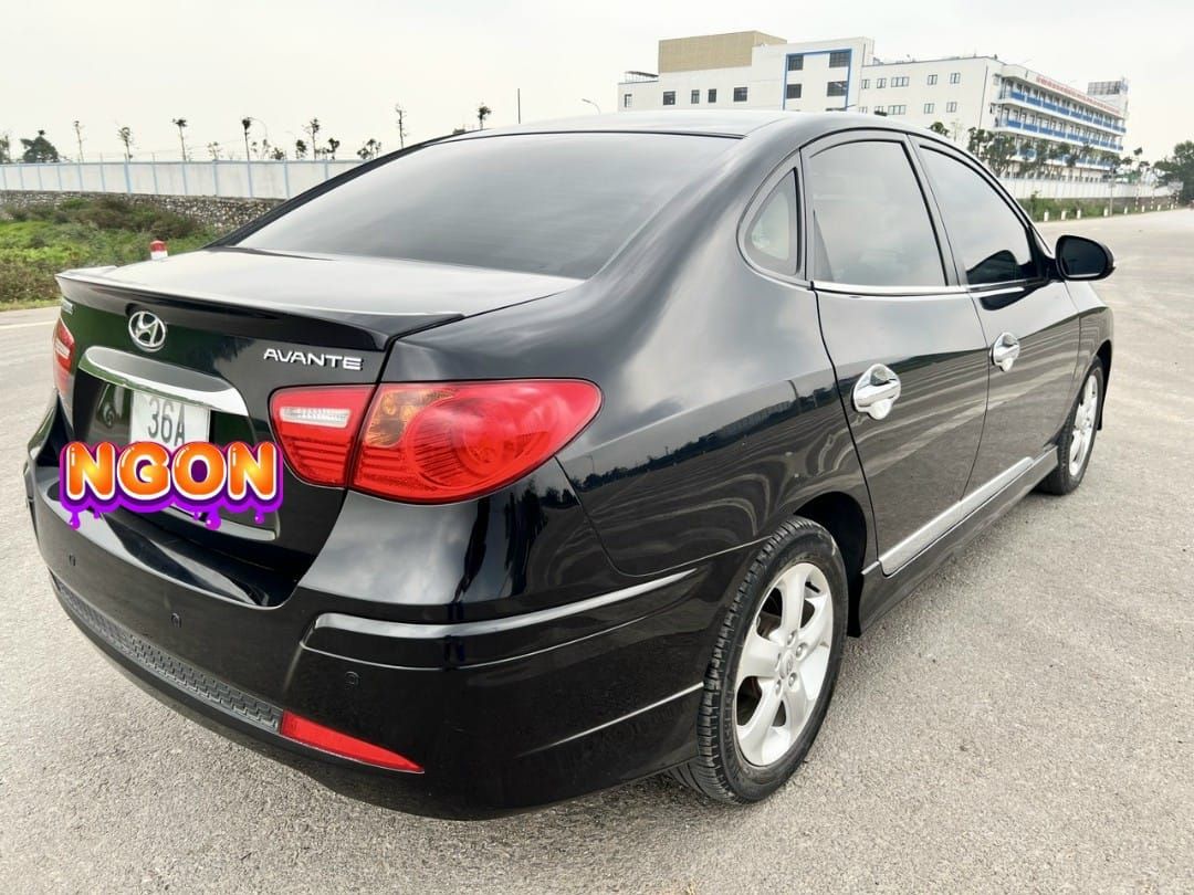 Hyundai Avante 2012 - Màu đen số tự động