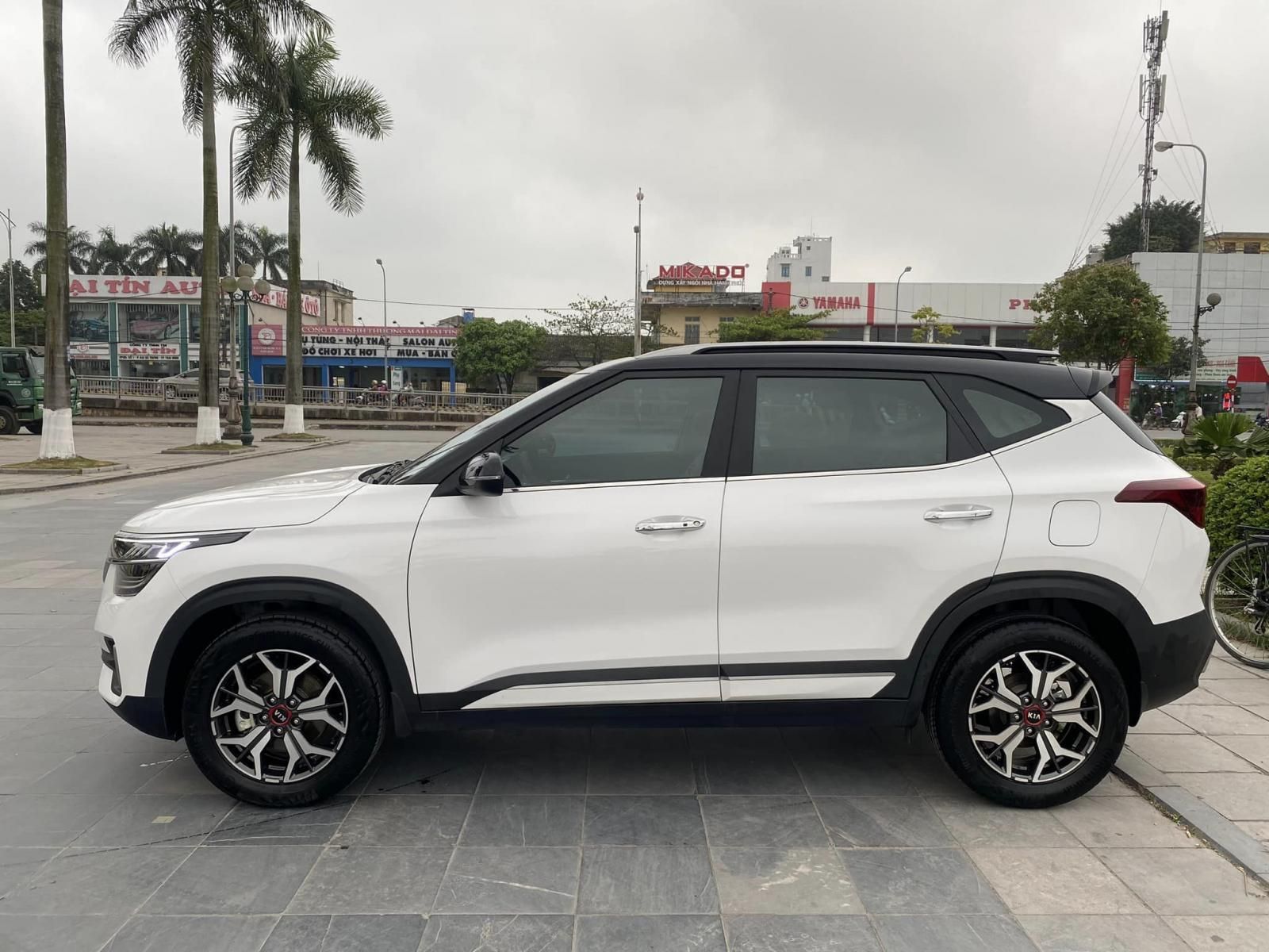 Kia Seltos 2021 - Màu trắng, nhập khẩu