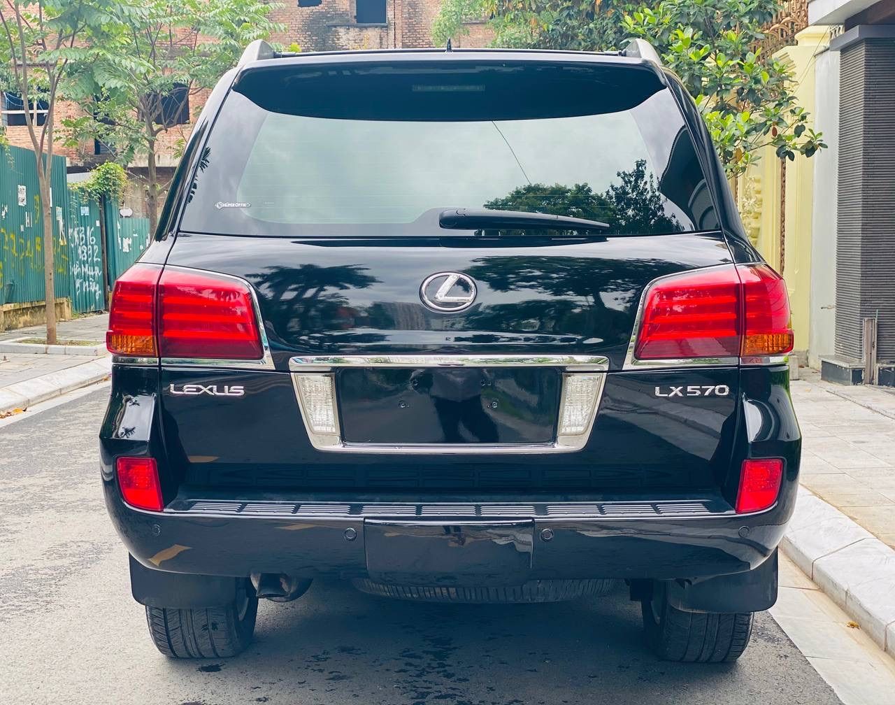 Lexus LX 570 2011 - model 2011