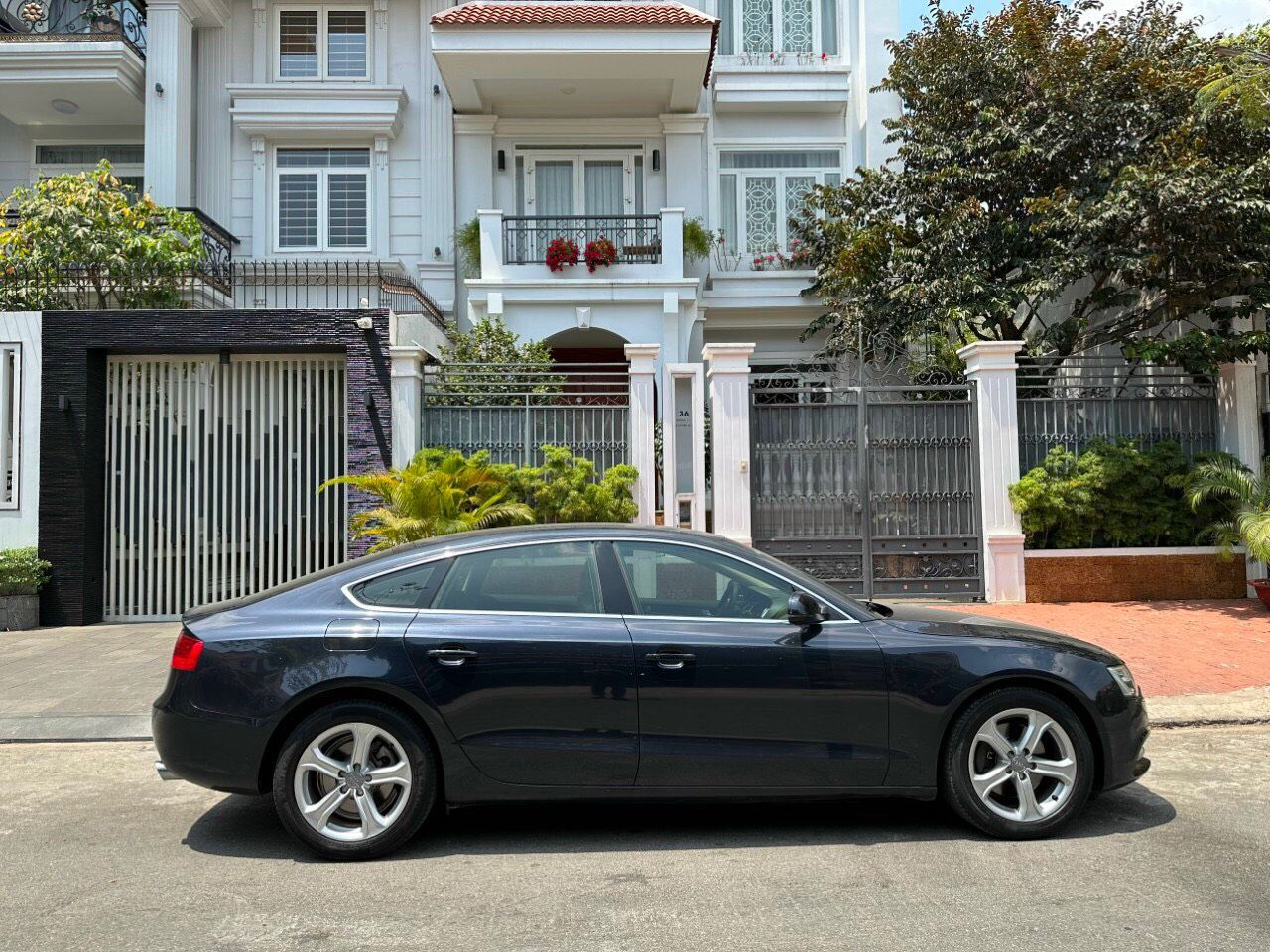 Audi A5 2014 - Màu đen, giá tốt