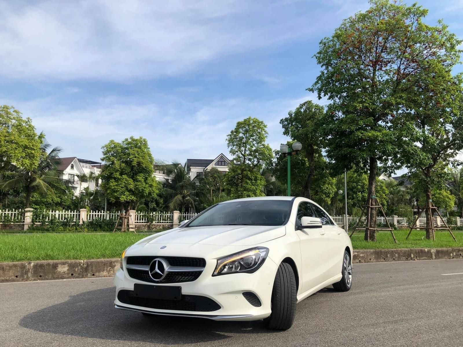 Mercedes-Benz CLA 200 2017 - Xe màu trắng