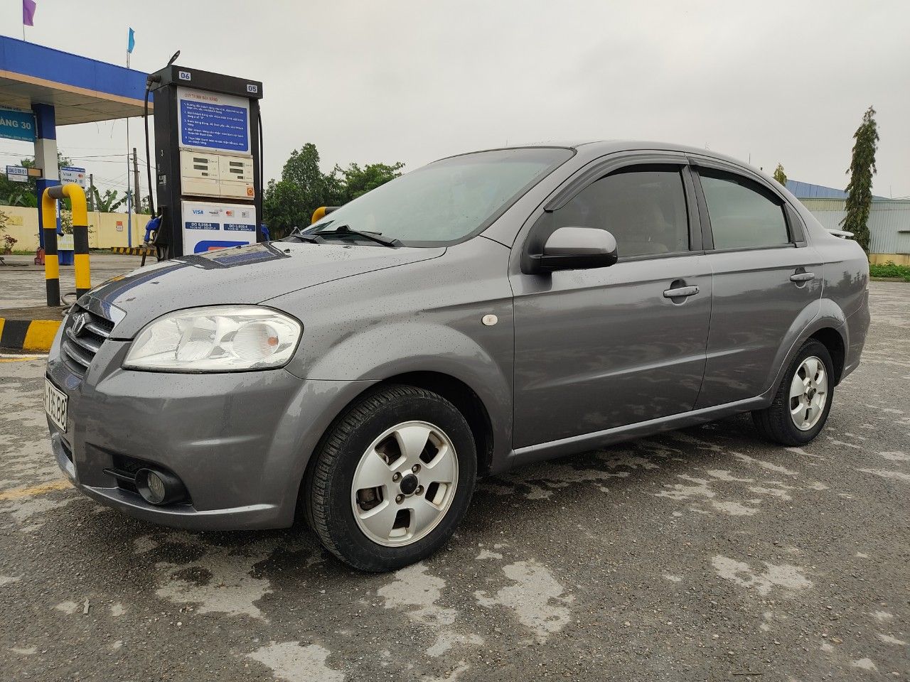 Daewoo Gentra 2010 - Xe màu xám