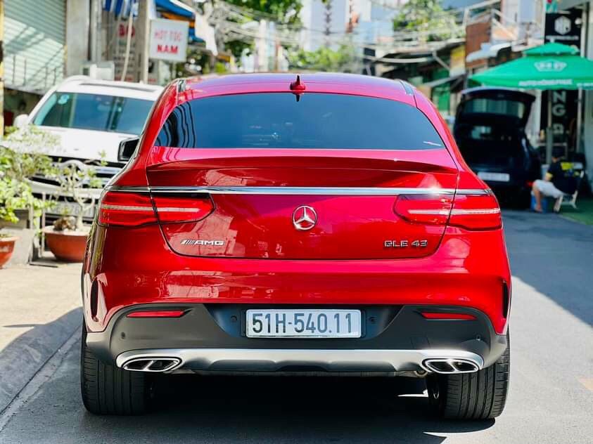 Mercedes-Benz GLE 43 2018 - Xe màu đỏ