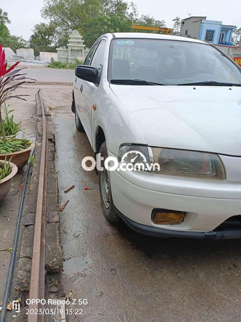 Mazda 323 Cần bán 2001 - Cần bán