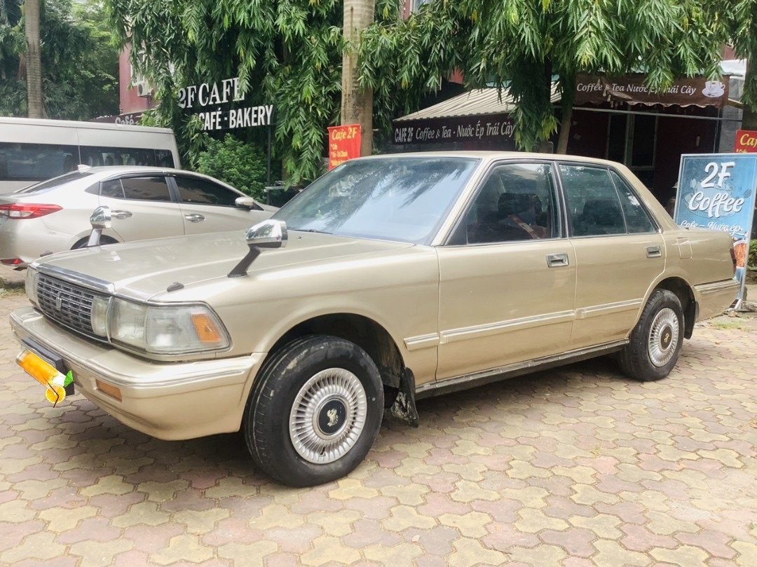 Toyota Crown 1990 - 2.8 số AT, xe nhập khẩu đẹp xuất sắc, giá 225tr