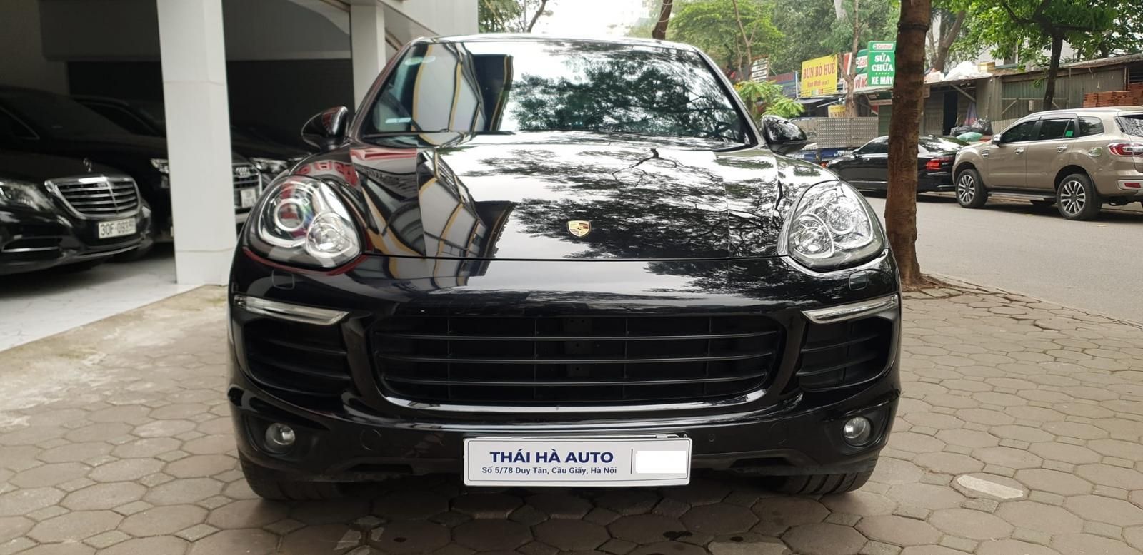 Porsche Cayenne 2015 - Đen, nội thất màu đặc biệt