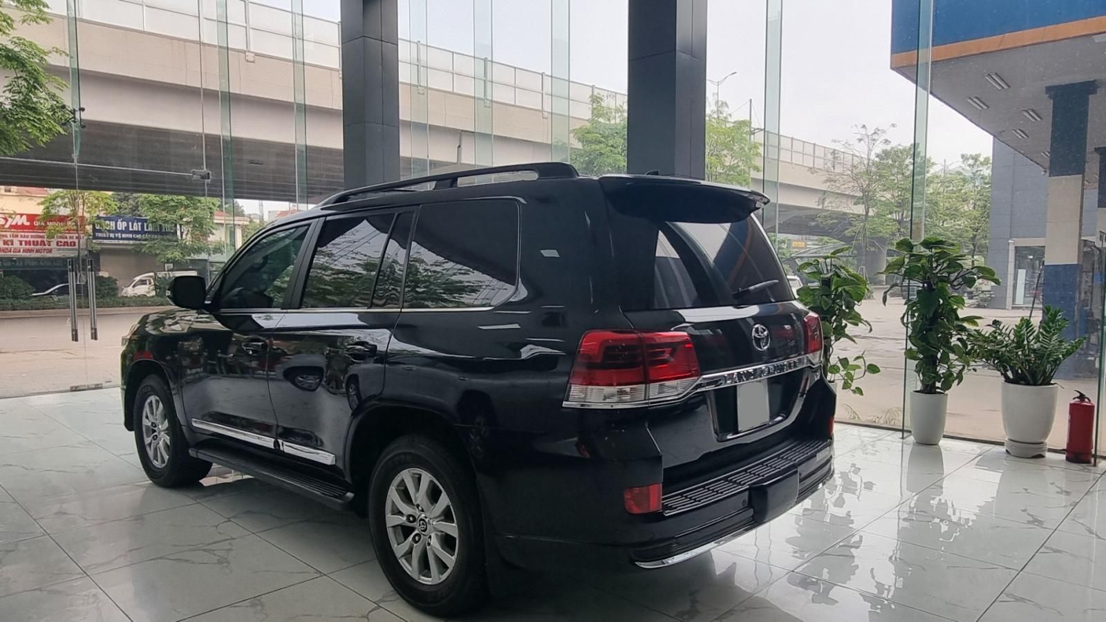 Toyota Land Cruiser 2015 - Xuất Mỹ, màu đen, model 2016, tên cá nhân