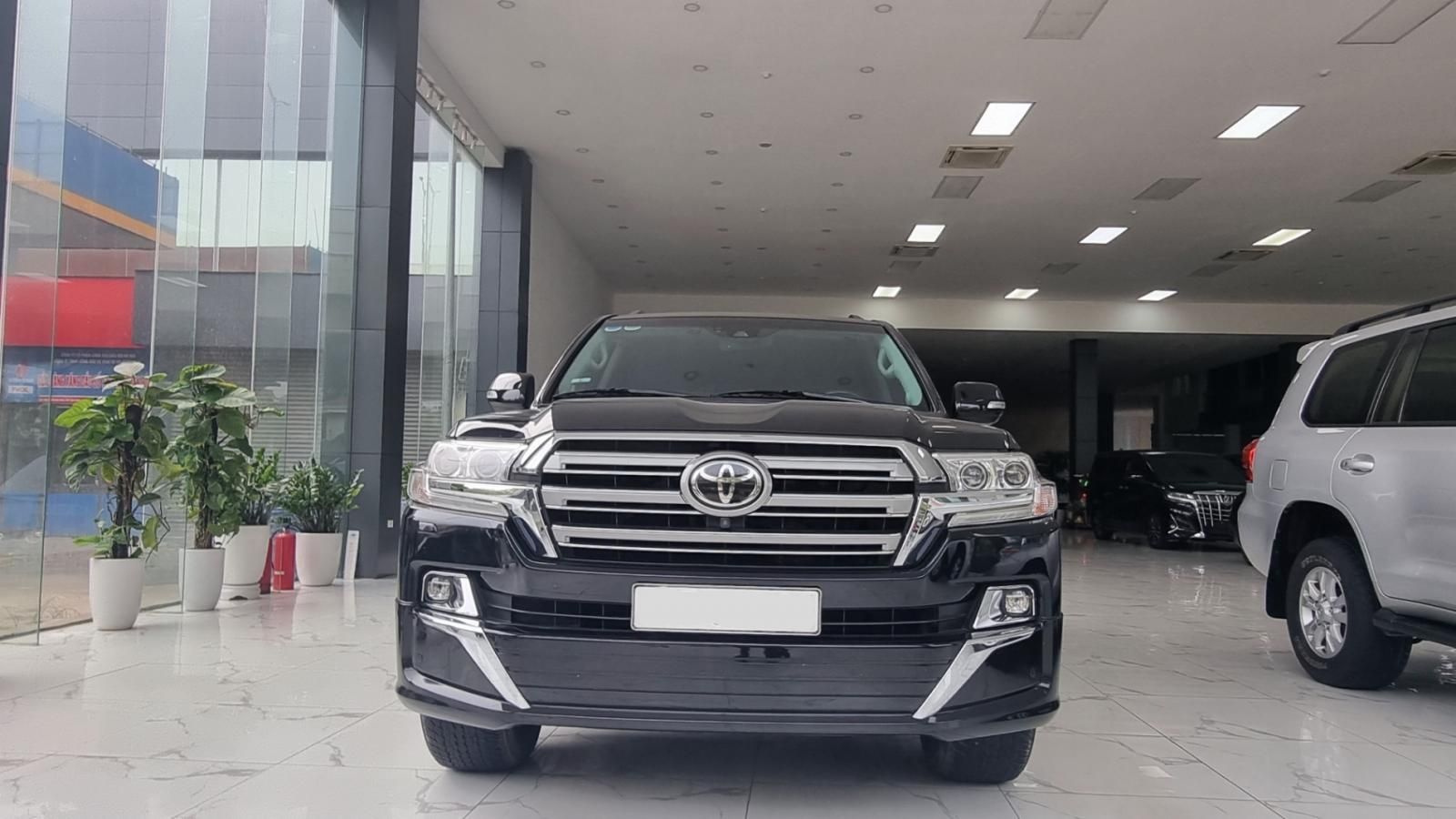 Toyota Land Cruiser 2015 - Xuất Mỹ, màu đen, model 2016, tên cá nhân