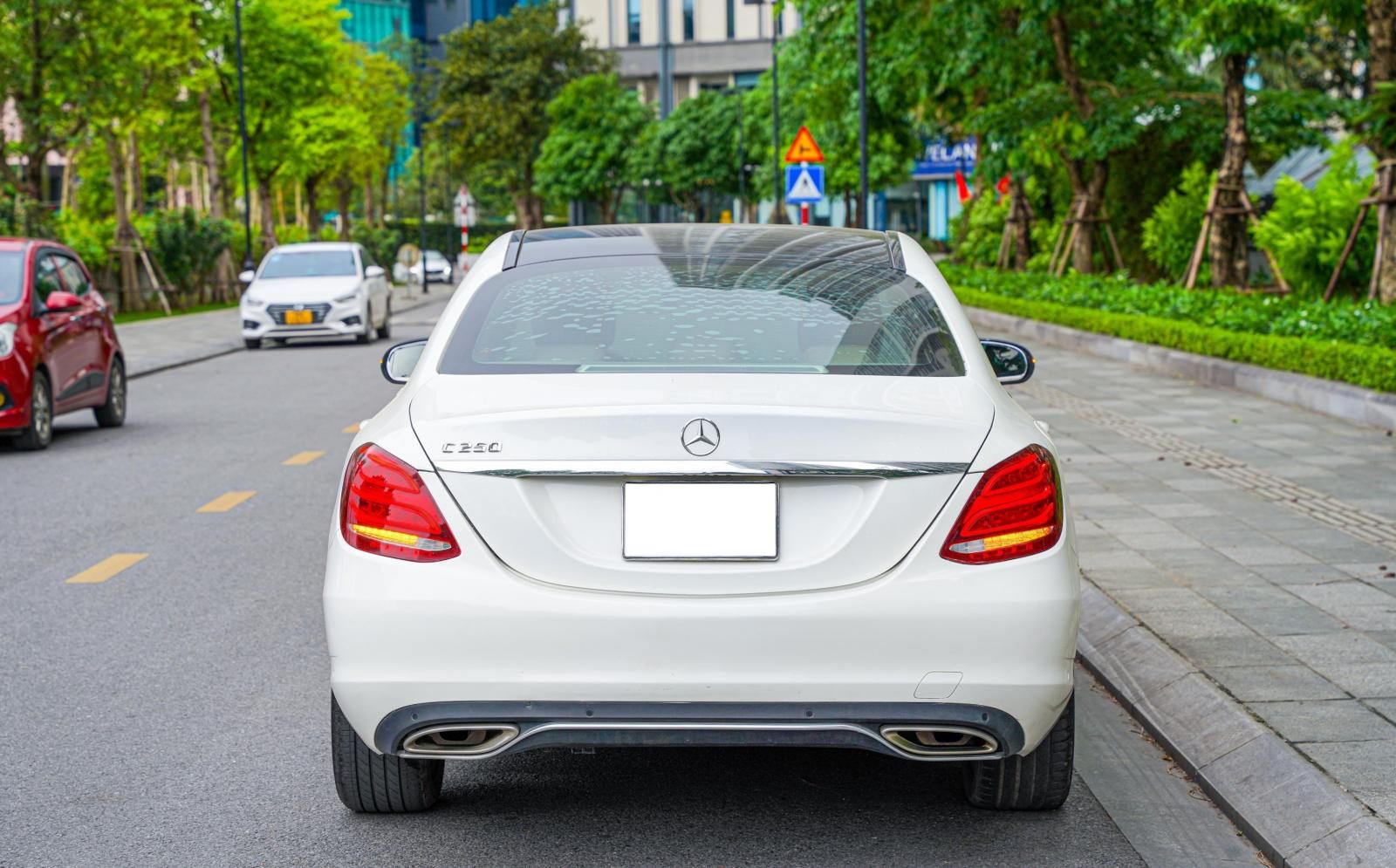 Mercedes-Benz C 250 2016 - Trắng, nội thất kem