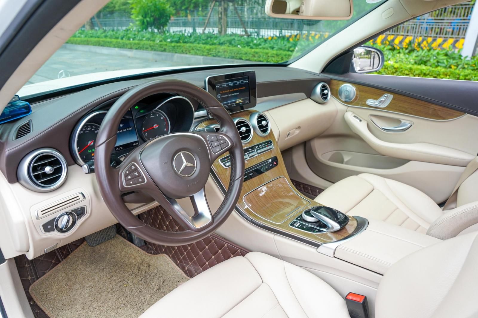 Mercedes-Benz C 250 2016 - Trắng, nội thất kem