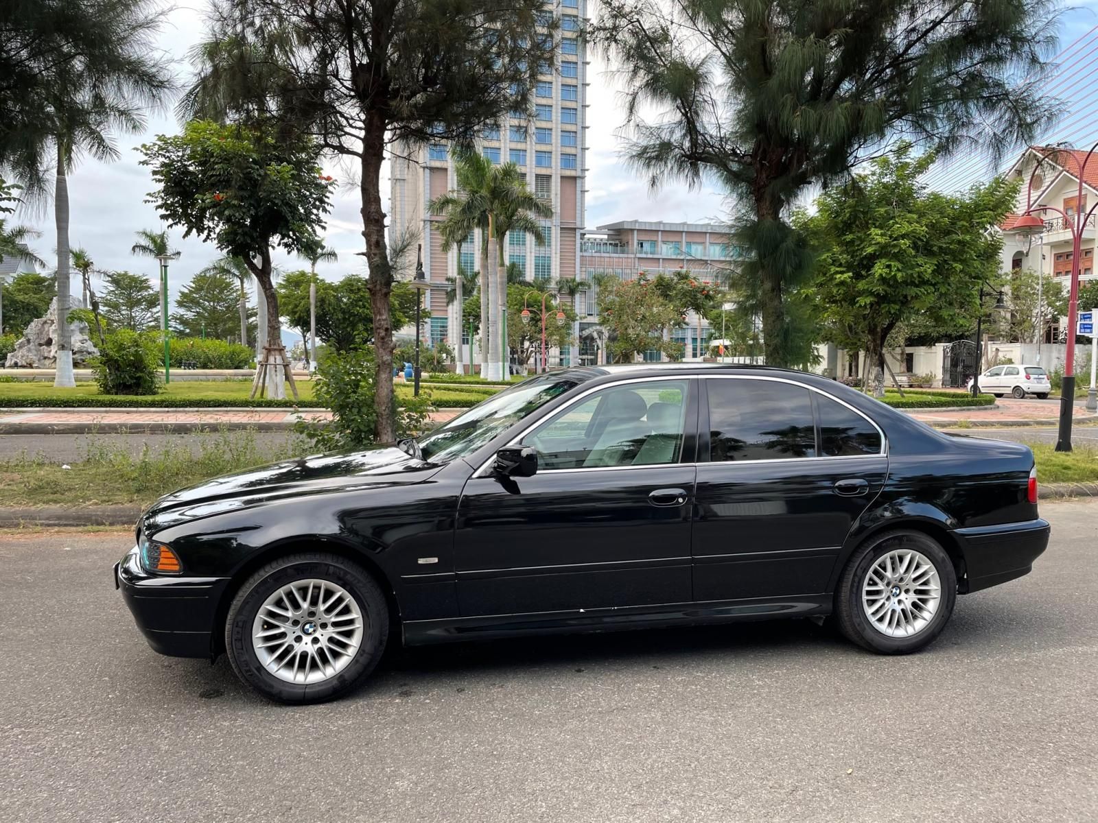 BMW 525i 2003 - Đang hoạt động tốt không phải sửa chữa gì thêm nữa