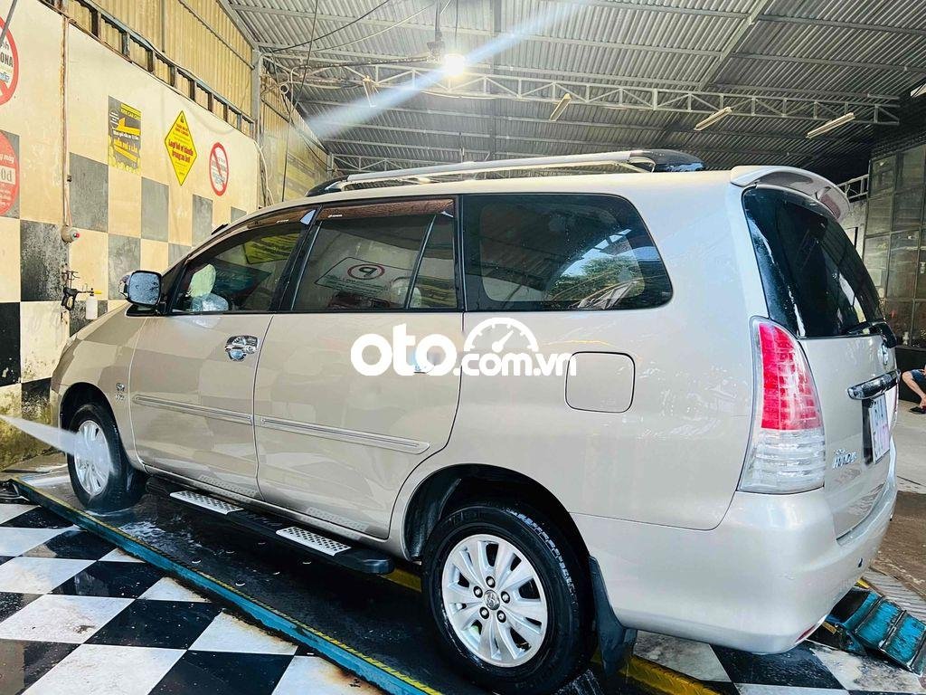 Toyota Innova  2.0 G 2010, màu vàng cát xe 7 chỗ. 2010 - innova 2.0 G 2010, màu vàng cát xe 7 chỗ.