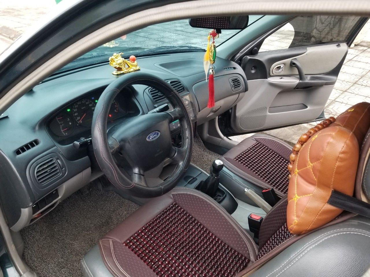 Ford Laser 2002 - Màu đen, giá rẻ