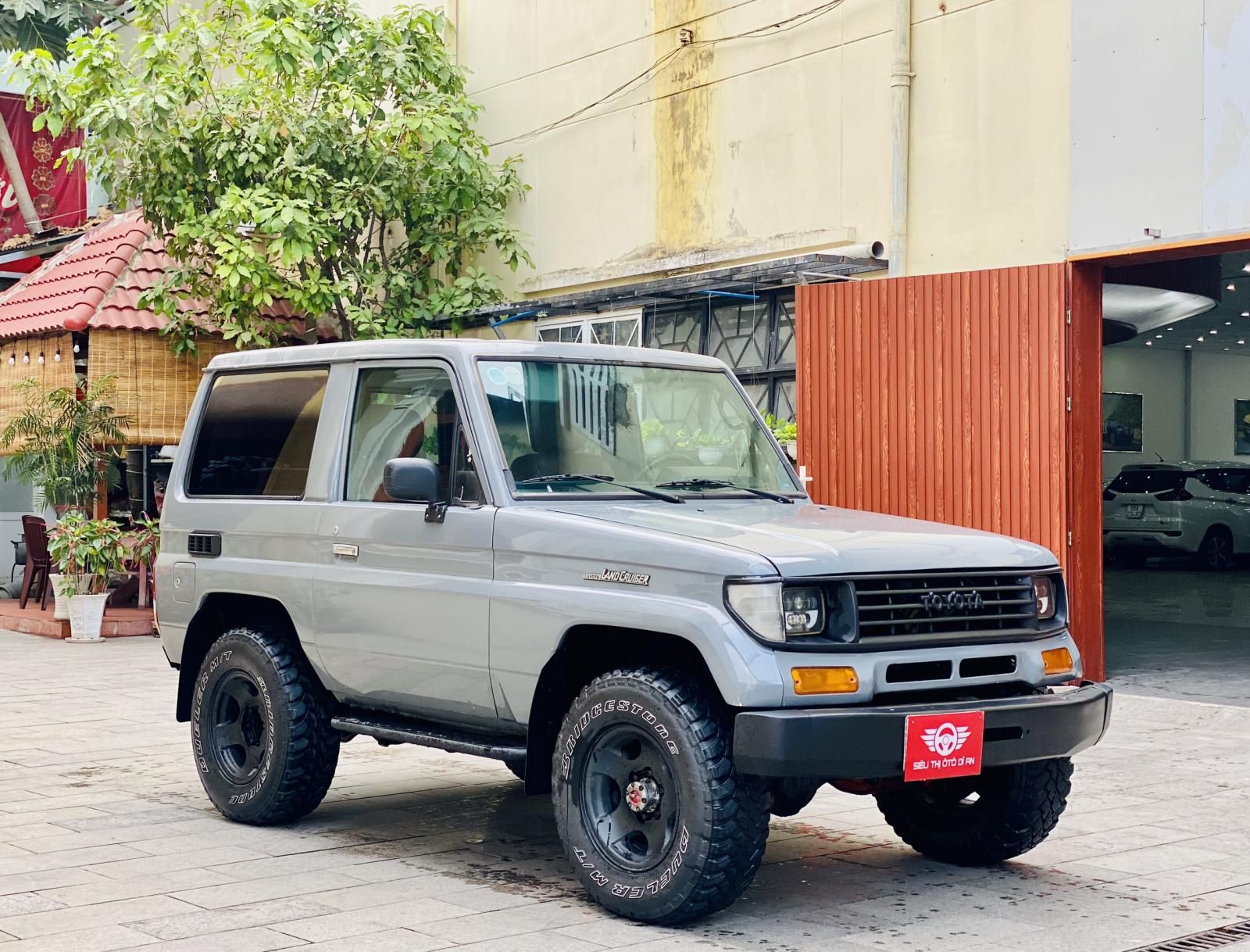 Toyota Land Cruiser 1990 - Màu xám, giá 399tr