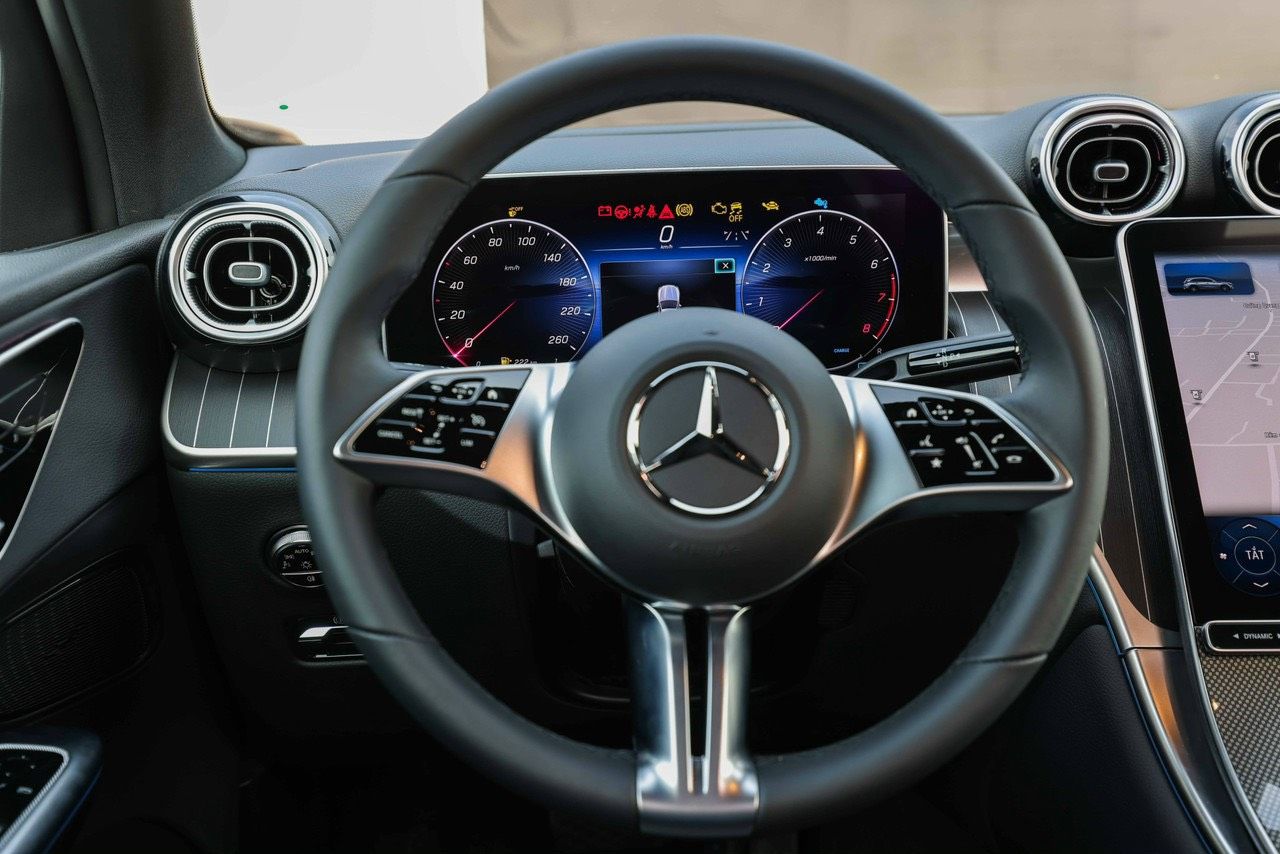 Mercedes-Benz GLC 200 2023 - Full option - Đặt suất giao sớm ngay hôm nay