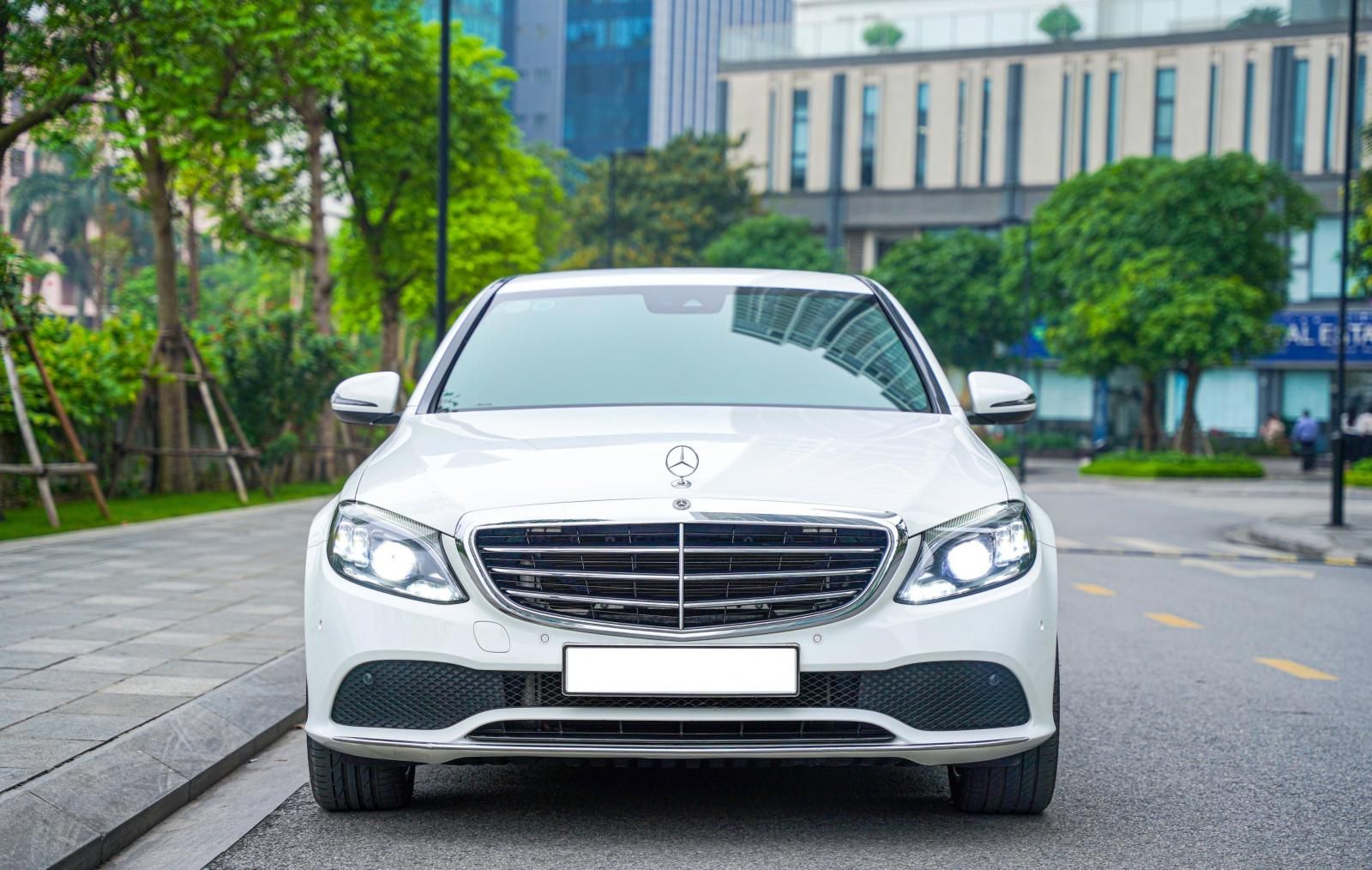 Mercedes-Benz C200 2021 - Xe đẹp không lỗi nhỏ