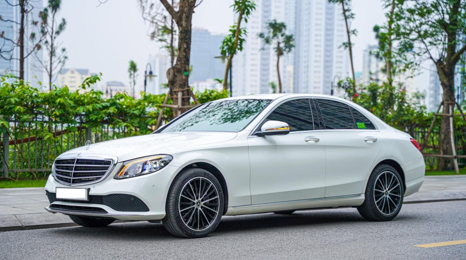 Mercedes-Benz C200 2021 - Xe đẹp không lỗi nhỏ