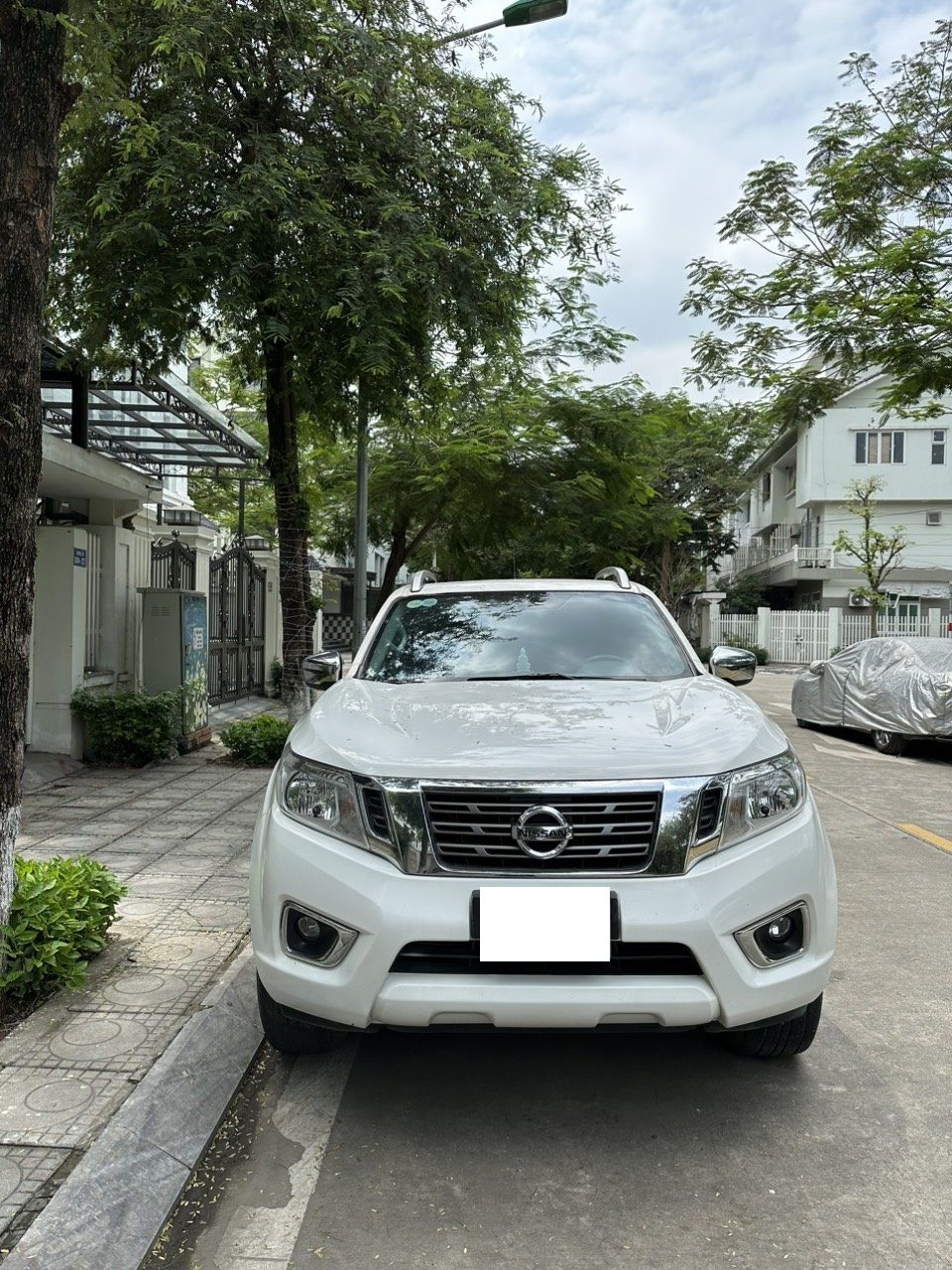 Nissan Navara 2020 - Số tự động 1 cầu, màu trắng