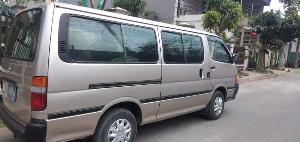 Toyota Hiace 2004 - Cần bán gấp, giá chỉ 52 triệu