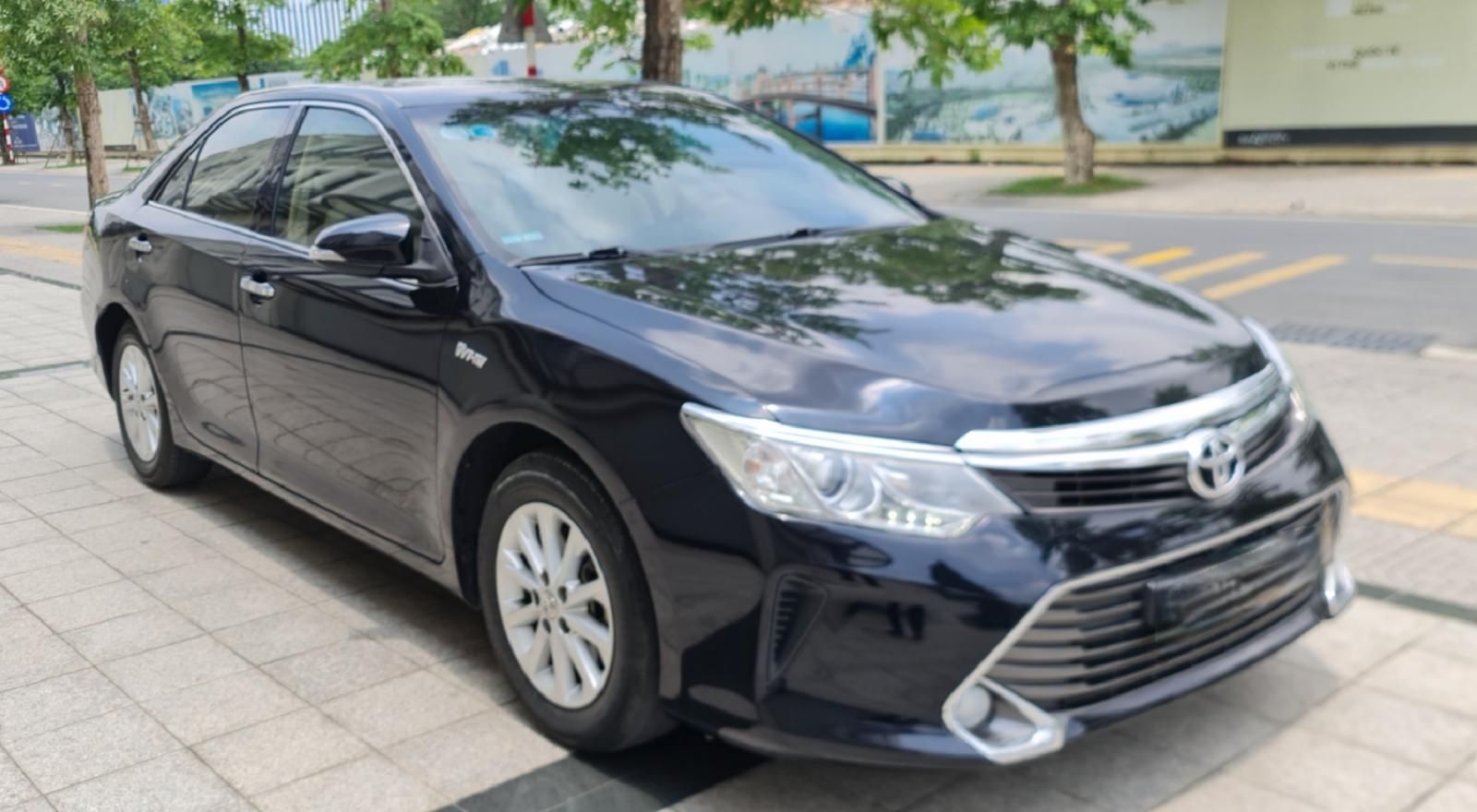 Toyota Camry 2017 - Chính chủ từ mới, muốn đổi xe nên cần bán trong ngày