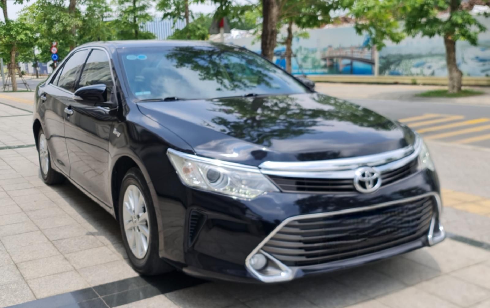 Toyota Camry 2017 - Chính chủ từ mới, muốn đổi xe nên cần bán trong ngày