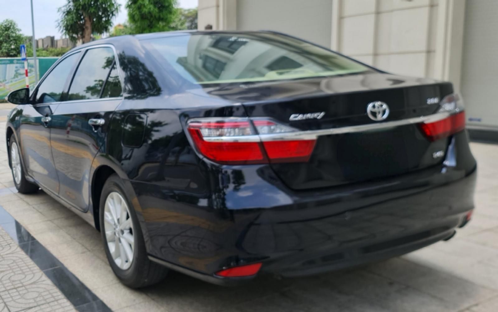 Toyota Camry 2017 - Chính chủ từ mới, muốn đổi xe nên cần bán trong ngày