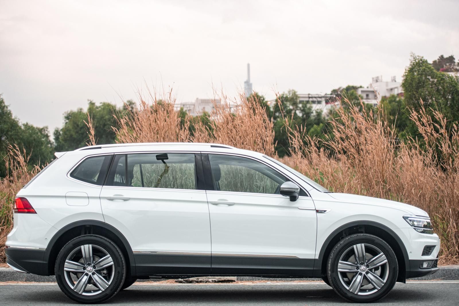 Volkswagen Tiguan 2021 - Xe 7 chỗ, nhập khẩu - Khuyến mãi lên đến 300 triệu