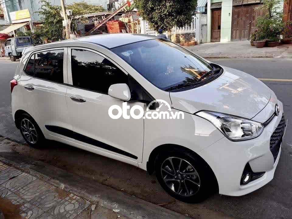 Hyundai Grand i10 Bán xe i10 HB 2017 1.0 AT trắng ngọc trinh 2017 - Bán xe i10 HB 2017 1.0 AT trắng ngọc trinh