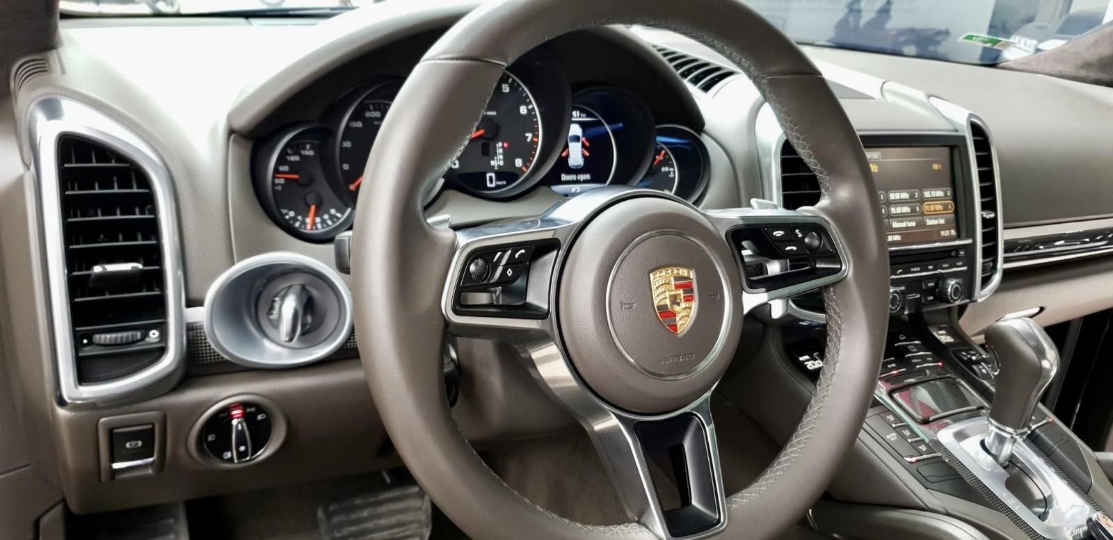 Porsche Cayenne 2015 - Ốp carbon quanh xe
