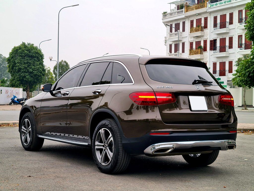 Mercedes-Benz GLC 250 2017 - Xe cũ, màu nâu, nội thất đen siêu đẹp