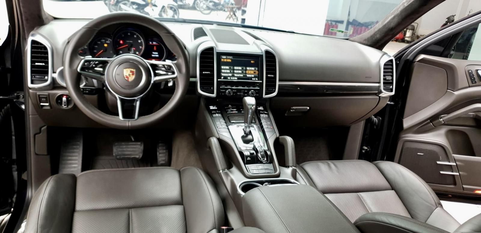 Porsche Cayenne 2015 - Ốp carbon quanh xe