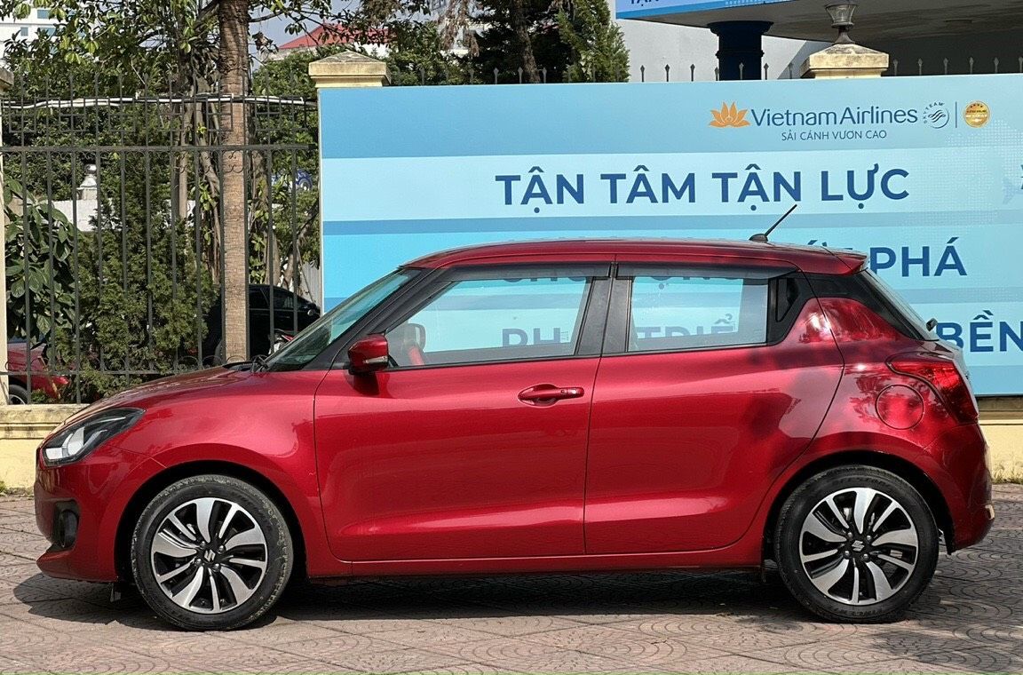 Suzuki Swift 2018 - Đăng kí lần đầu tháng 2/2019 màu đỏ