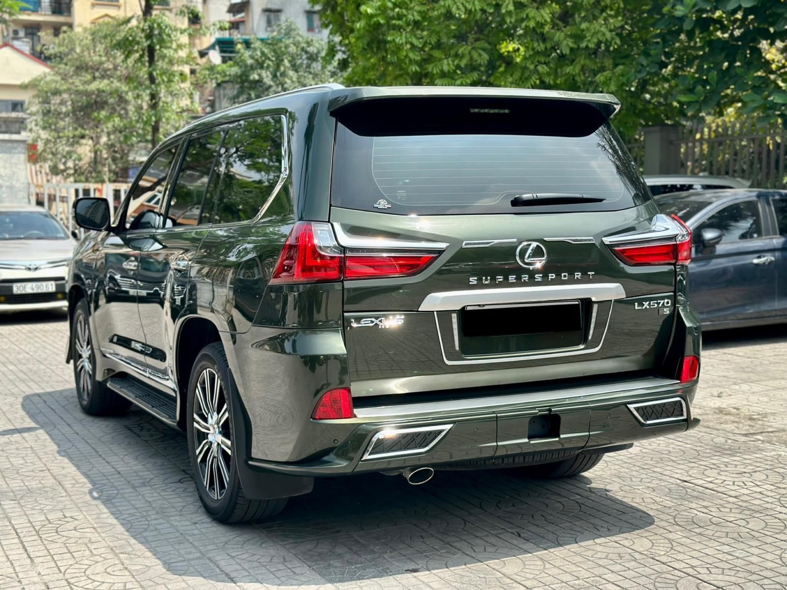 Lexus LX 570 2020 - Cần bán lại xe odo hơn 2v