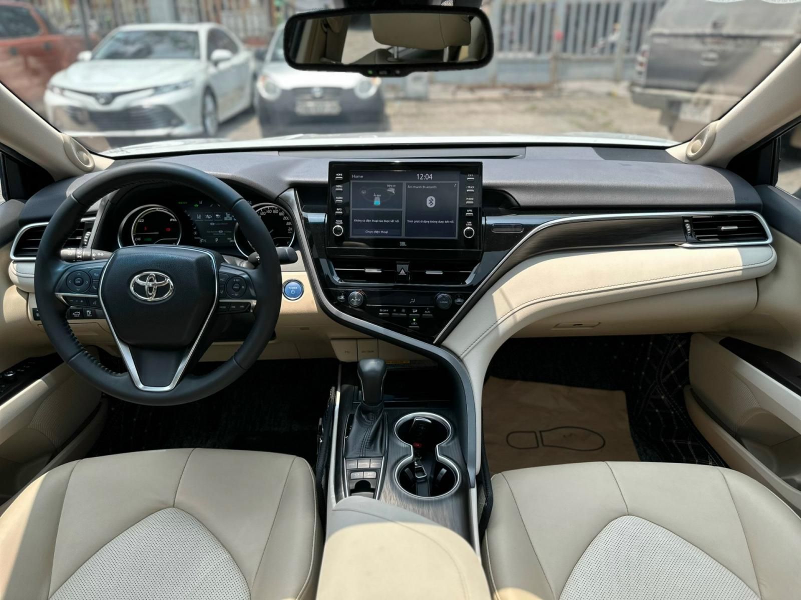 Toyota Camry 2022 - Tên công ty, biển Hà Nội