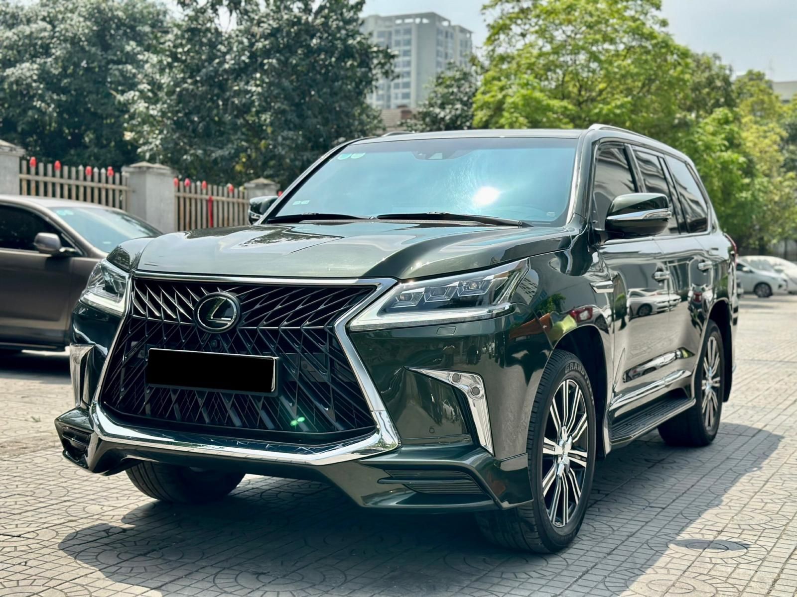 Lexus LX 570 2020 - Cần bán lại xe odo hơn 2v