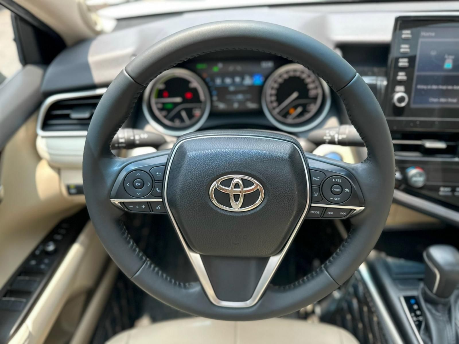 Toyota Camry 2022 - Tên công ty, biển Hà Nội