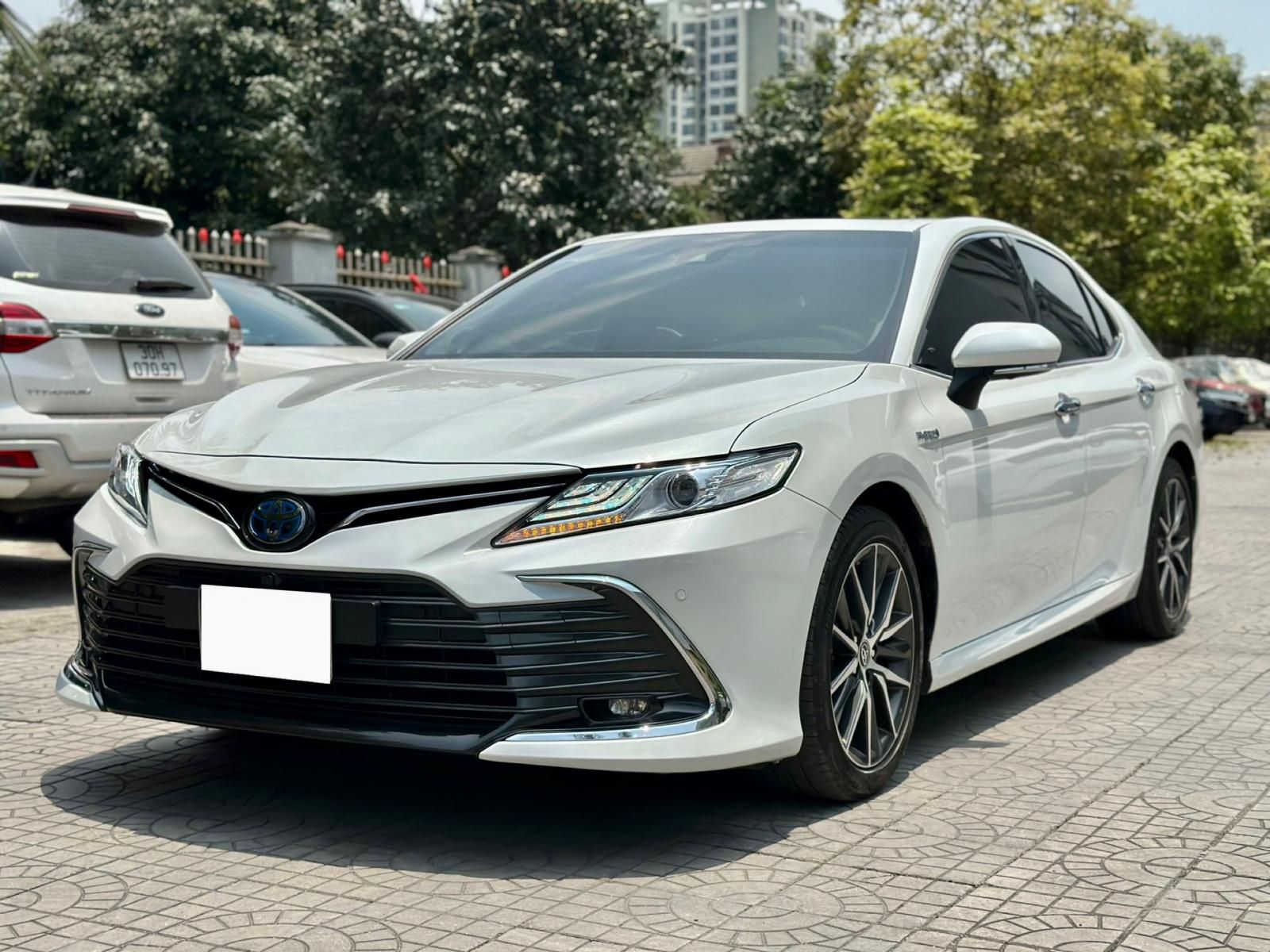 Toyota Camry 2022 - Tên công ty, biển Hà Nội