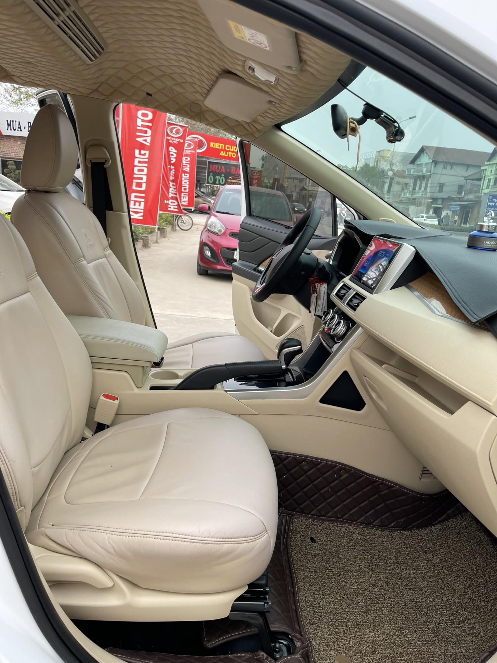 Mitsubishi Xpander 2019 - Odo 5v km xịn, sơ cua chưa hạ, giá chỉ hơn 5đ tẹo